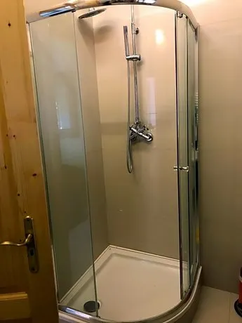 Ráspi Apartman Étterem és Borászat - Image 1