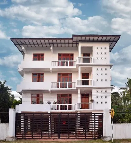 Hotel Romaya by OYO Rooms - Image 1