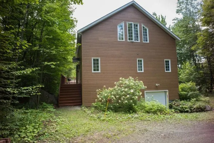Wentworth Lake Cottage - Image 1