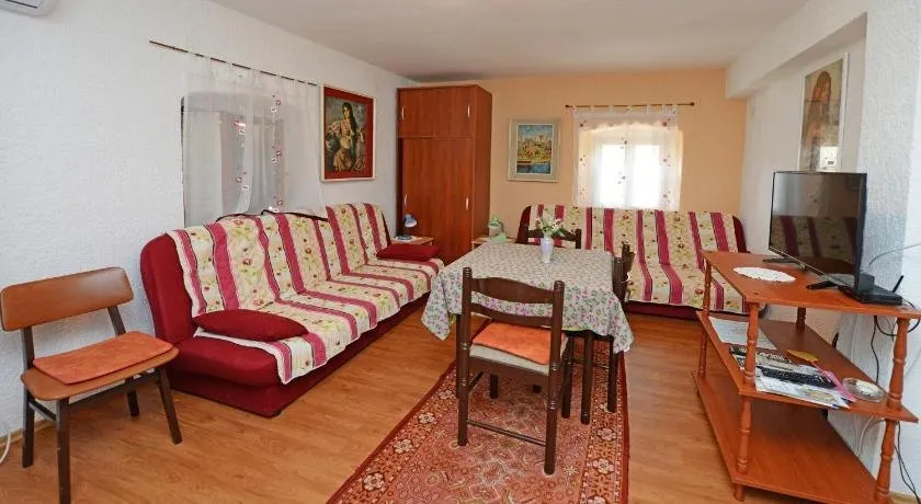 Maja Apartment - Image 1