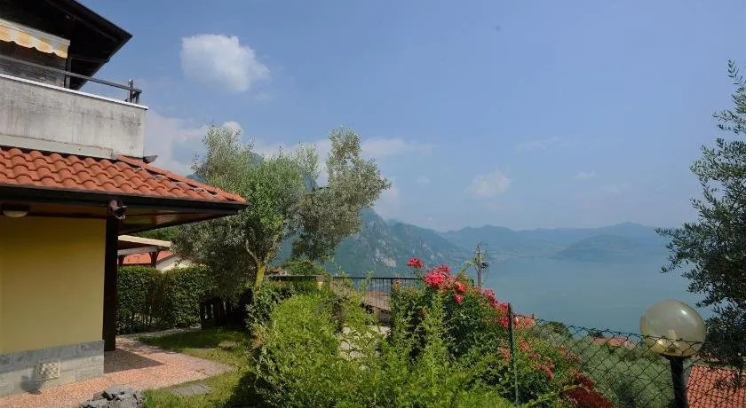 Appartamento con vista sul lago di Iseo e piscina - Image 1