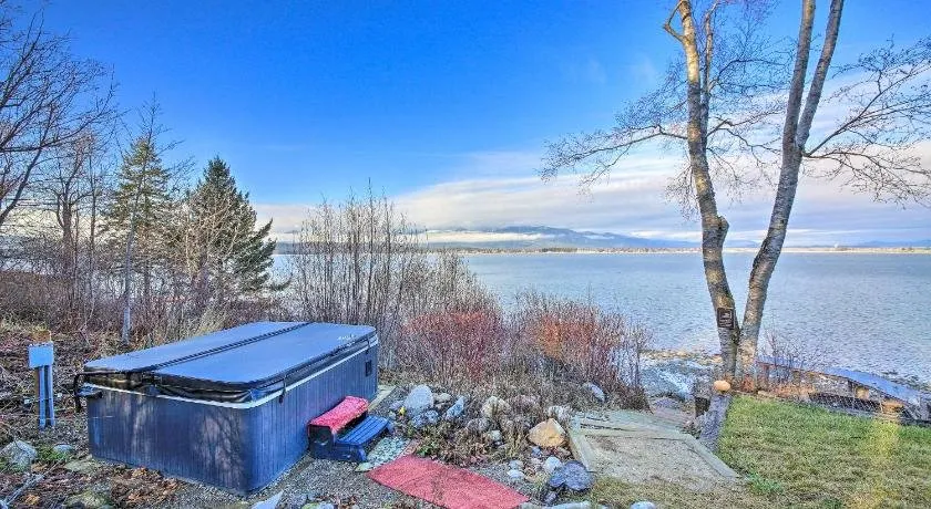 Lakefront Retreat w/ Hot Tub ~ 7 Mi to Schweitzer! - Image 1