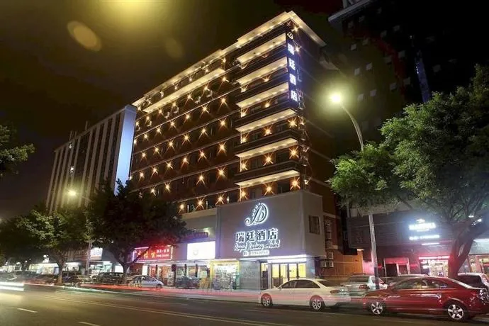 Suiting Hotel - Image 1