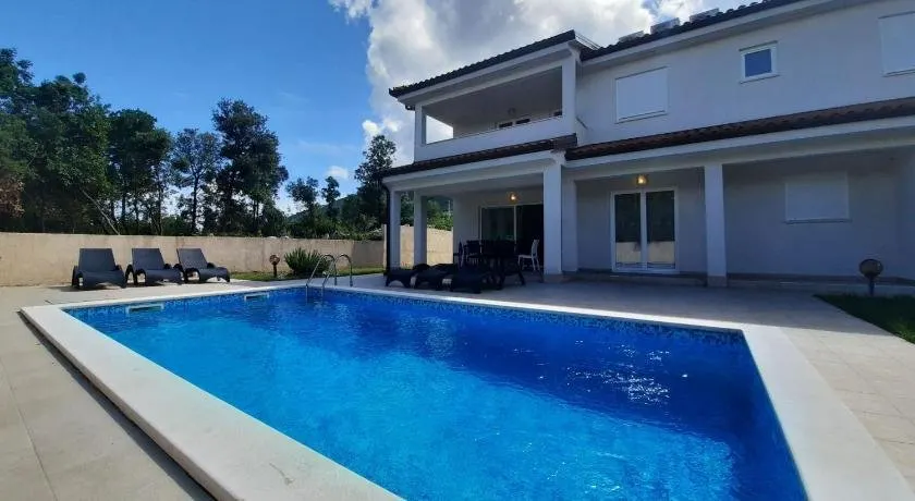 Voll ausgestattete geräumige Villa mit Garten, Terrasse und privatem Pool | Meerblick - Image 1