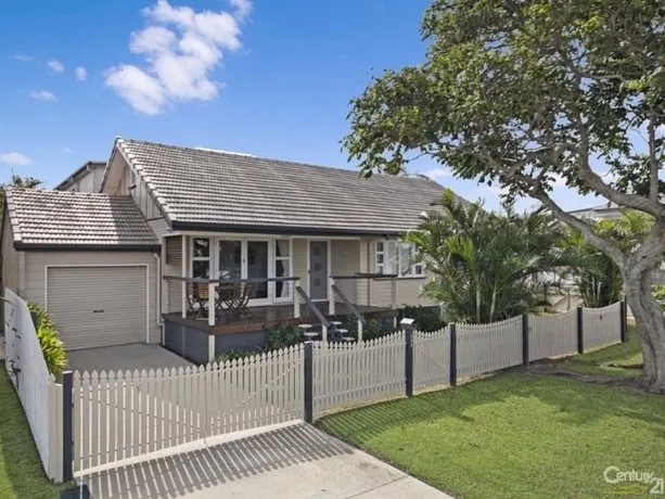 Charming Retro Cottage - Image 1