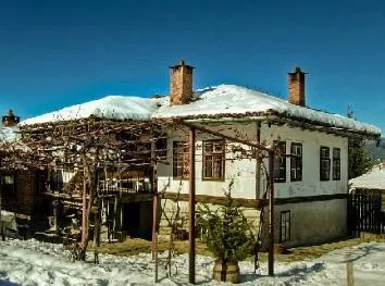 Sisters Trifonovi Guest House - Image 1