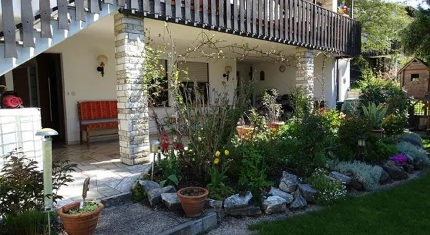 Apartment with terrace, garden & BBQ | Garden view - Image 1