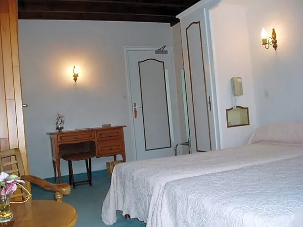 Au Gay Sejour - Image 1