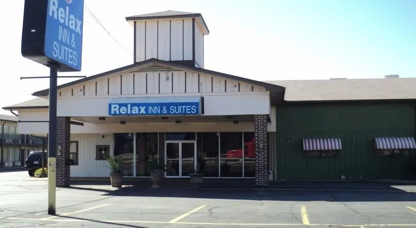 Relax Inn and Suites - Image 1