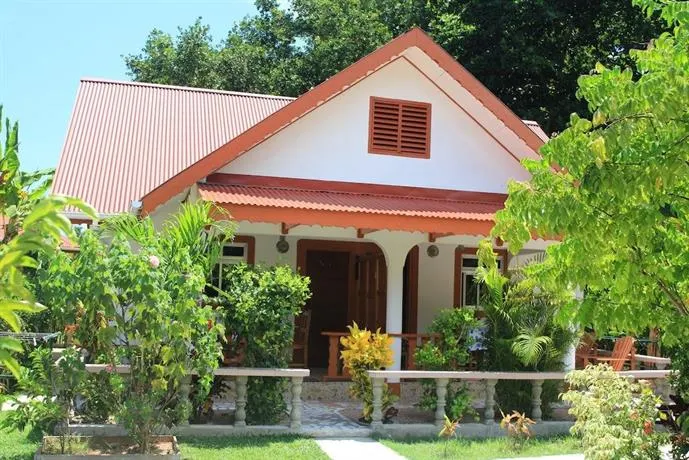Veronic Selfcatering Guest House - Image 1