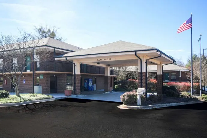 Quality Inn Clinton - Image 1