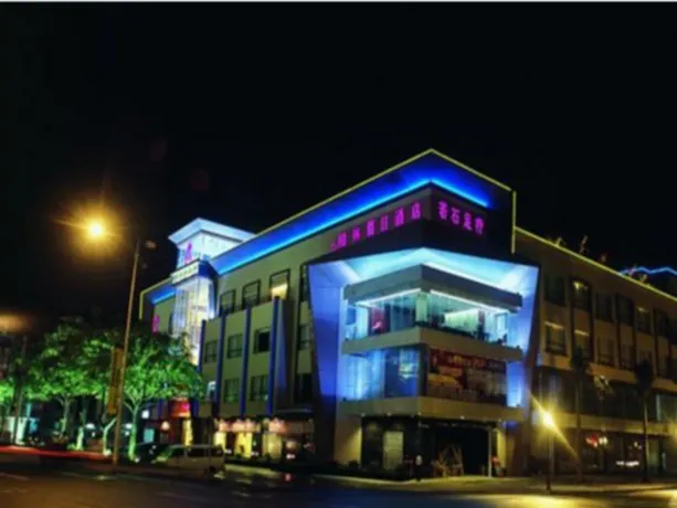 Berlin Holiday Hotel - Image 1