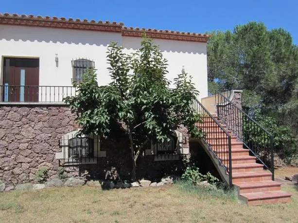 Restaurante y Apartamentos Can Mora - Image 1