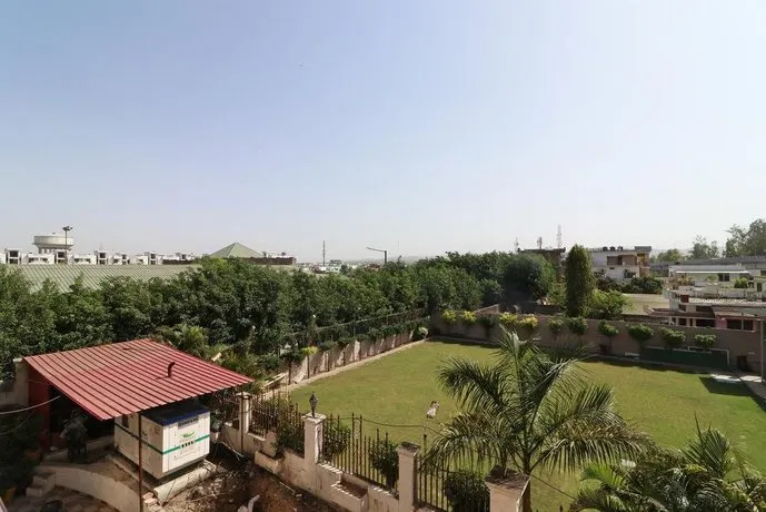 OYO 1723 Hotel Lord's - Image 1