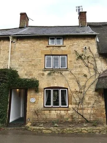 Cotswold Retreat Cottage - Image 1