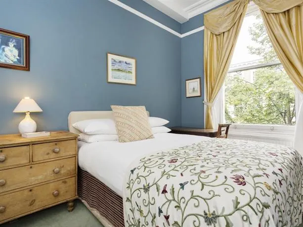 Veeve 2 Bed Flat With Terrace Linden Gardens Notting Hill - Image 1