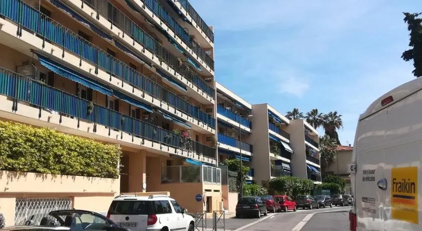 Le Stud - Image 1