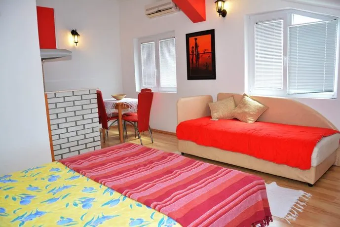 Studios Dragana Tivat - Image 1