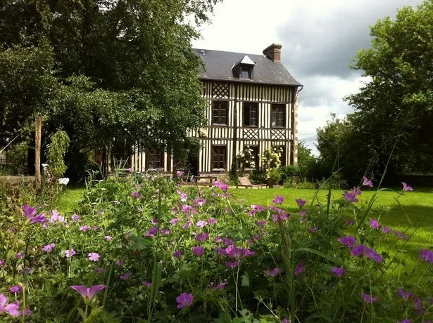 Le Petit Manoir De La Vernelle B&B - Image 1
