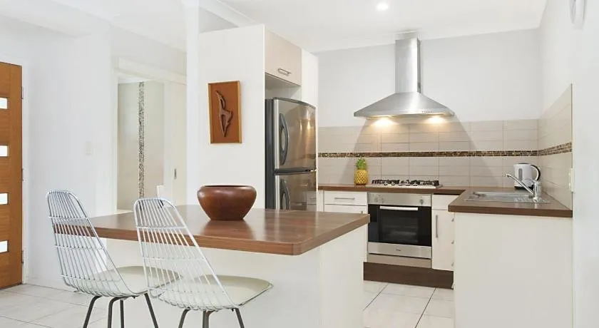 Hideaway in Coolangatta 1 bedroom retreat in a quiet leafy setting - Image 1