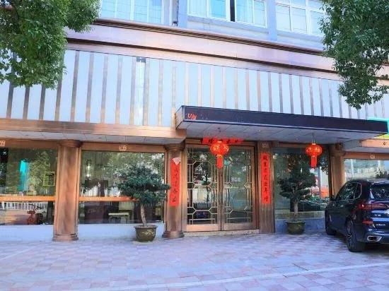 VICTORIA HOTEL - Image 1