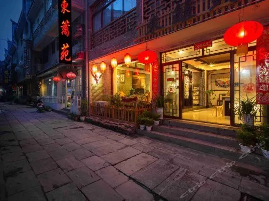 FENGHUANG DONGLIYUAN INN - Image 1
