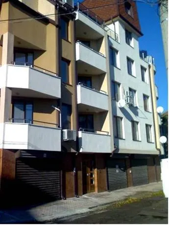Asparuhov Guest Rooms - Image 1