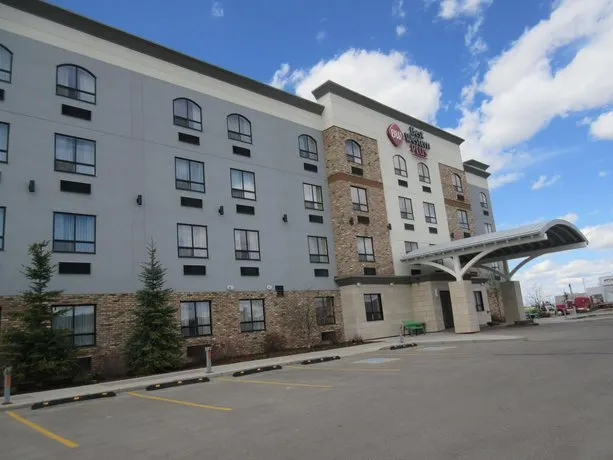 Wingate by Wyndham Airdrie - Image 1