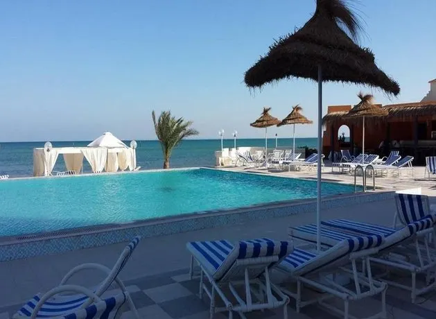 Crystal Azur Hotel - Image 1