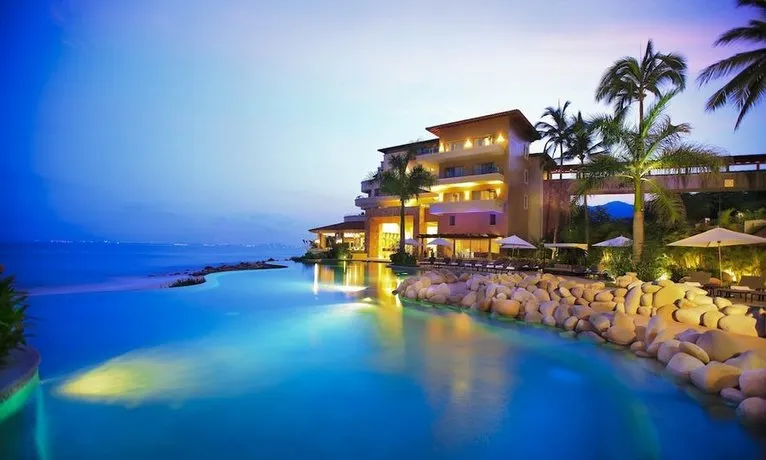 Garza Blanca Residences - Image 1
