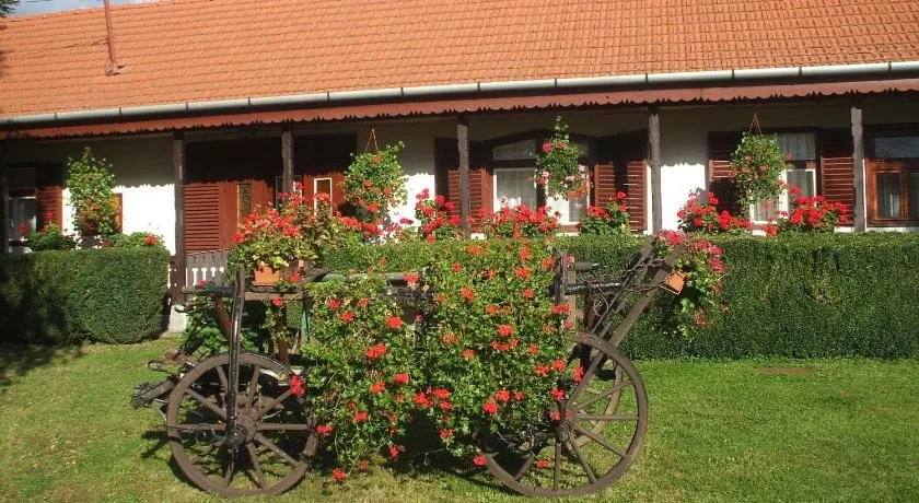 Simai vendeghaz - Image 1