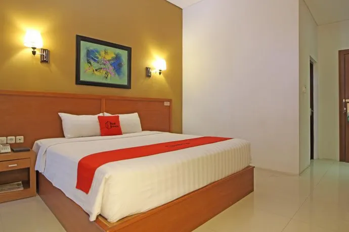 RedDoorz Premium near Sleman City Hall - Image 1