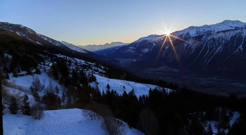 Crans-Montana Stunning Southview Flat - Image 1
