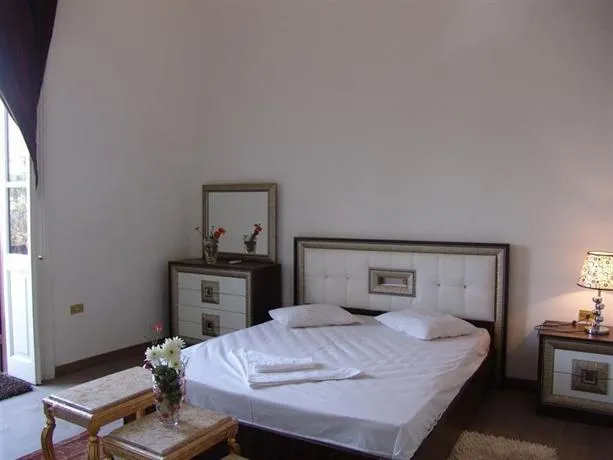 Hotel Royal City Center - Image 1