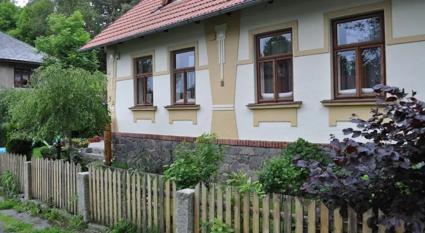 CHALUPA U GOLFOVÉHO HŘI TĚ - Image 1