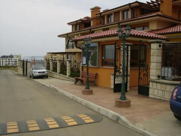 Apartment in Marina Ville Complex - Image 1