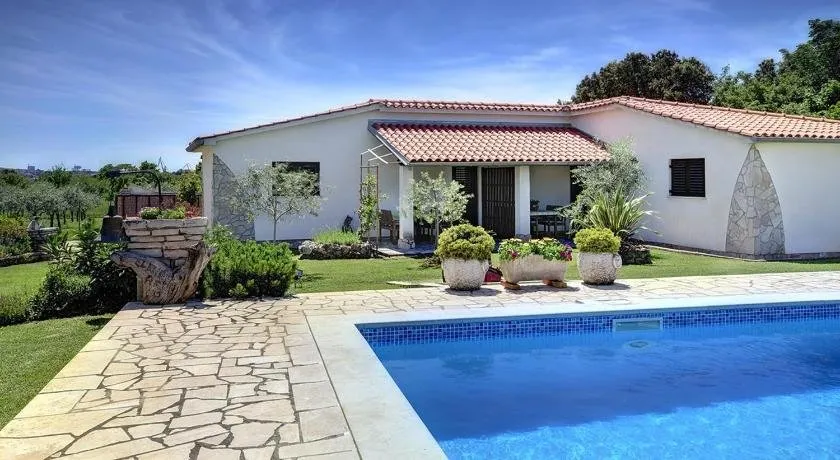 Apartments Karsiole - Image 1