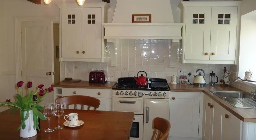 Hawthorn Cottage - Image 1