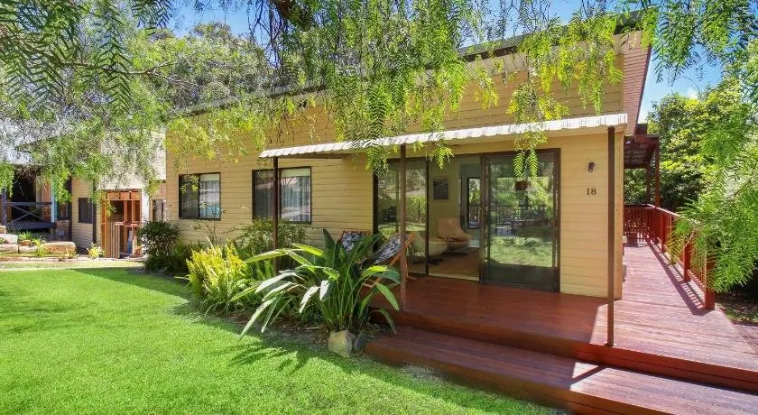Retro Vibes - 18 Norahview Street Bateau Bay - Image 1