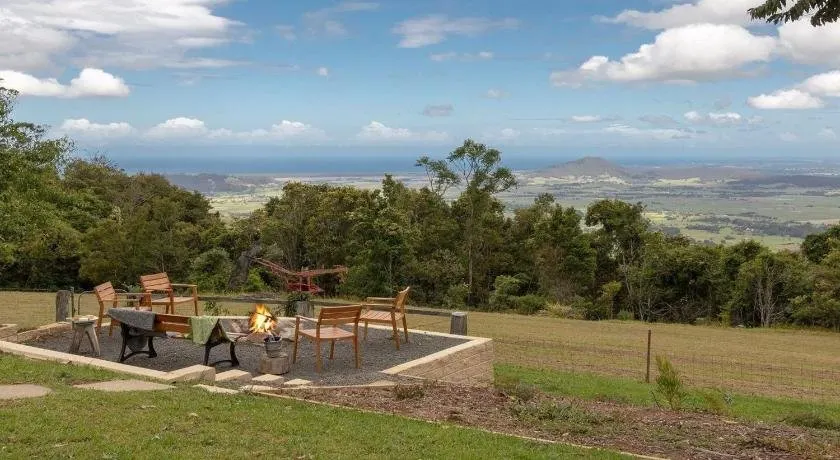 Captain's Lookout - elevated ocean views rural stay - Image 1