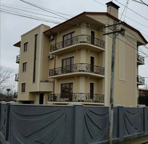 EAGLE GUEST HOUSE - Image 1