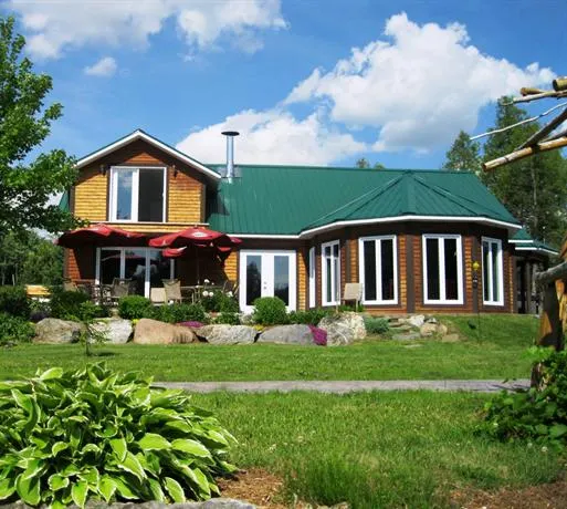 Natureza Spa Resto Chalet - Image 1
