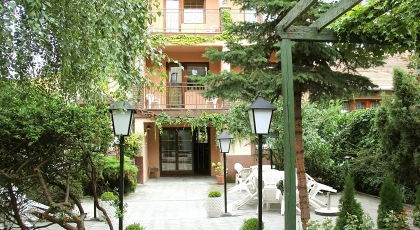 Garden Hotel Budapest - Image 1