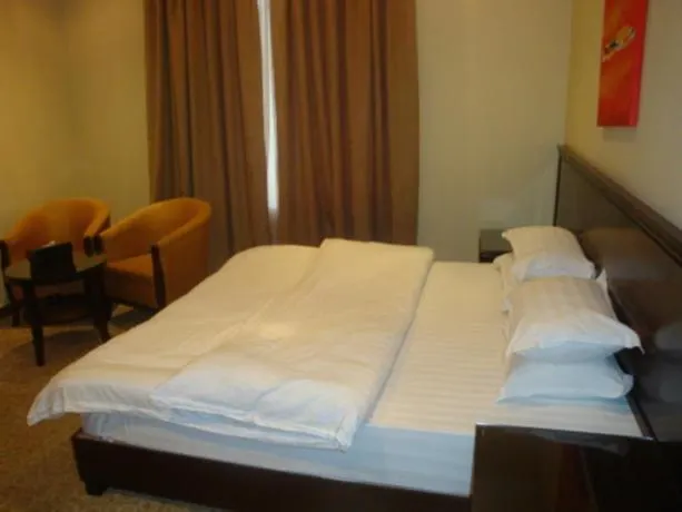 Durrat Al Sharq Suites 4 Hotel - Image 1