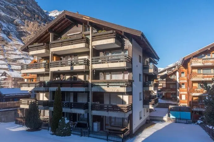 Amara, Haus - Image 1