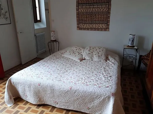 Belle chambre dans maison atypique - Image 1