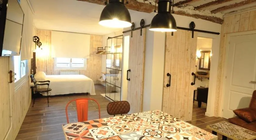 Lombera Apartamentos - Image 1