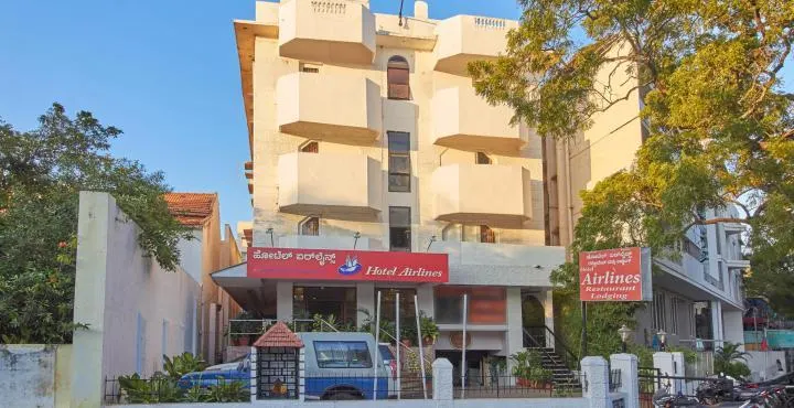Hotel Airlines - Image 1