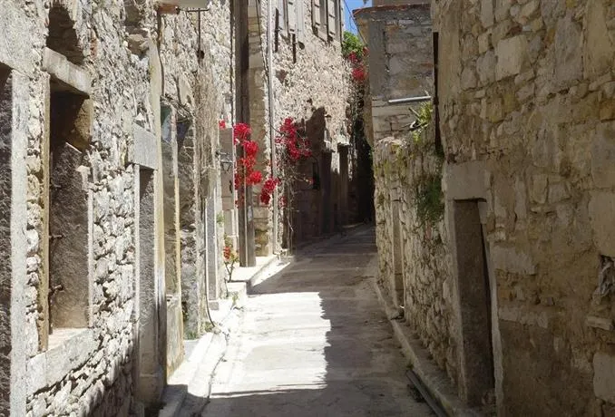 Kantounia - Image 1
