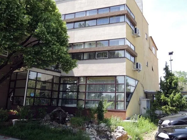 Island Club - Image 1